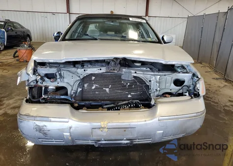 2001 Mercury Grand Marquis Gs z USA, uszkodzony, nr VIN 2MEFM74W41X693226